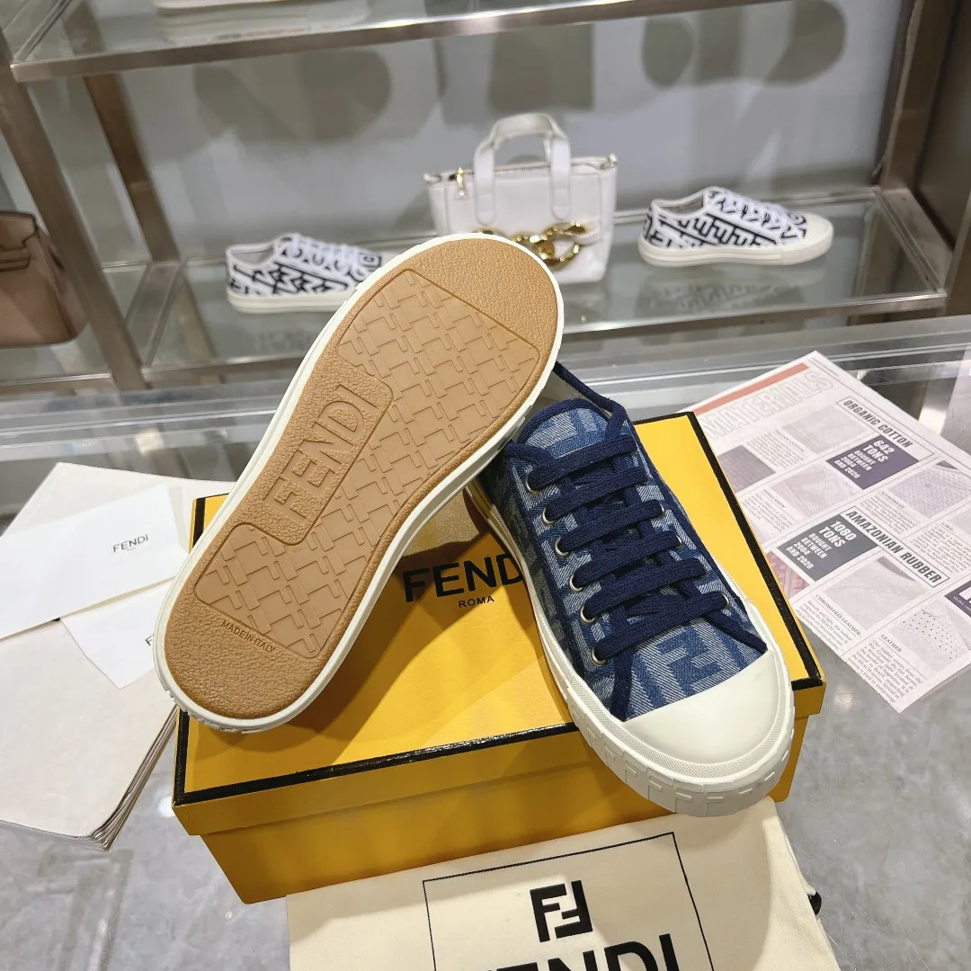 Couple style 💰460❤️Fendi Fendi's latest couple canvas shoes ❑ Fabric: Original customized imported jacquard canvas material ❑ Inner lining: Imported canvas material ❑ Sole: Original molded non-slip TPU outsole ❑ Bottom thickness: 2.5cm ❑ Size: Women's 35-40/Men's 39-45